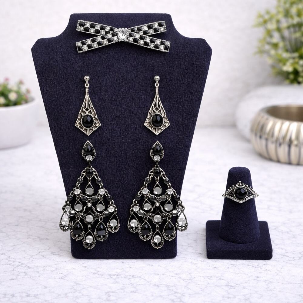 Black White Hairclip, Ring, and 2 Earrings Set
